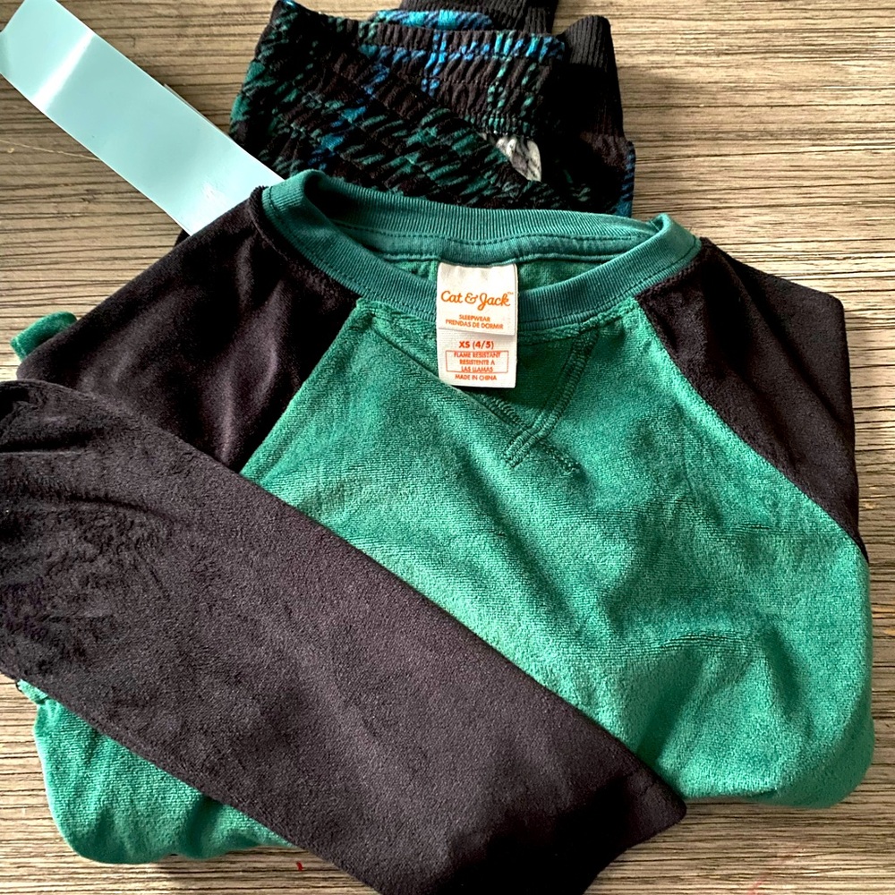 NWT Kids pajama set. Cat & Jack. XS 4-5